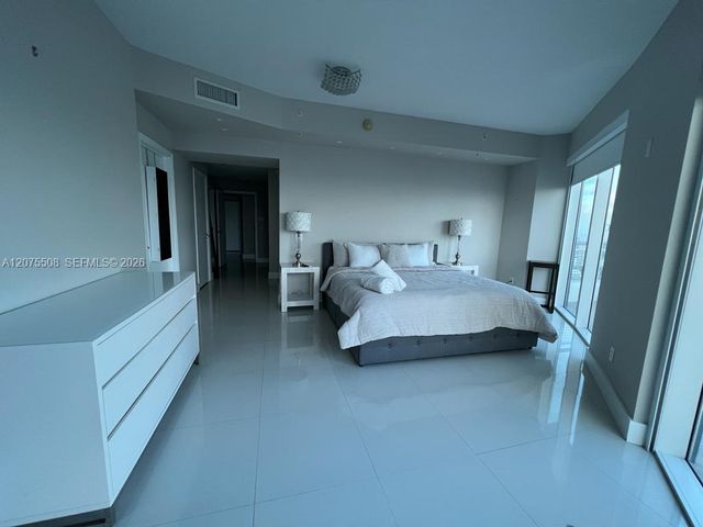 60 SW 13th Street 5210, Miami, FL 33130