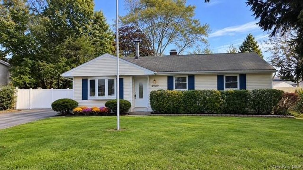 2909 Falcon Avenue, Medford, NY 11763 — exterior
