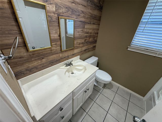 5731 Sterling Green Trail, Arlington, TX 76017