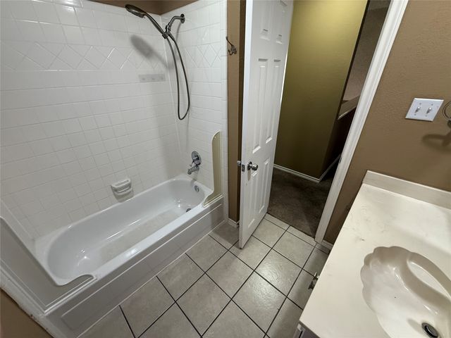 5731 Sterling Green Trail, Arlington, TX 76017