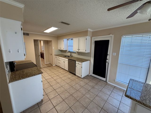 5731 Sterling Green Trail, Arlington, TX 76017