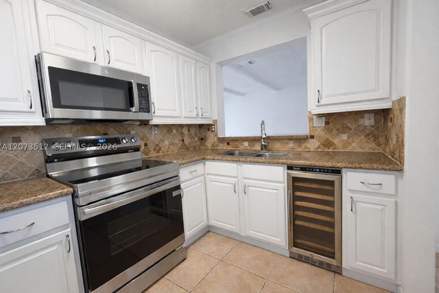 15761 SW 137 ave 202, Miami, FL 33177