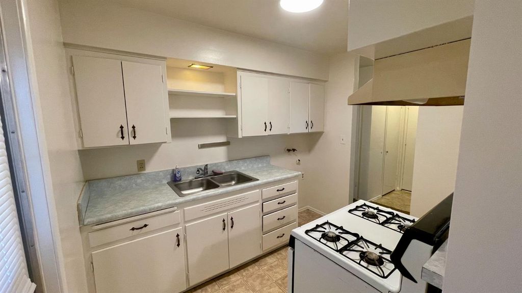 Image 5 of property listing at 1412 Rodgers Road, Hanford, CA 93230