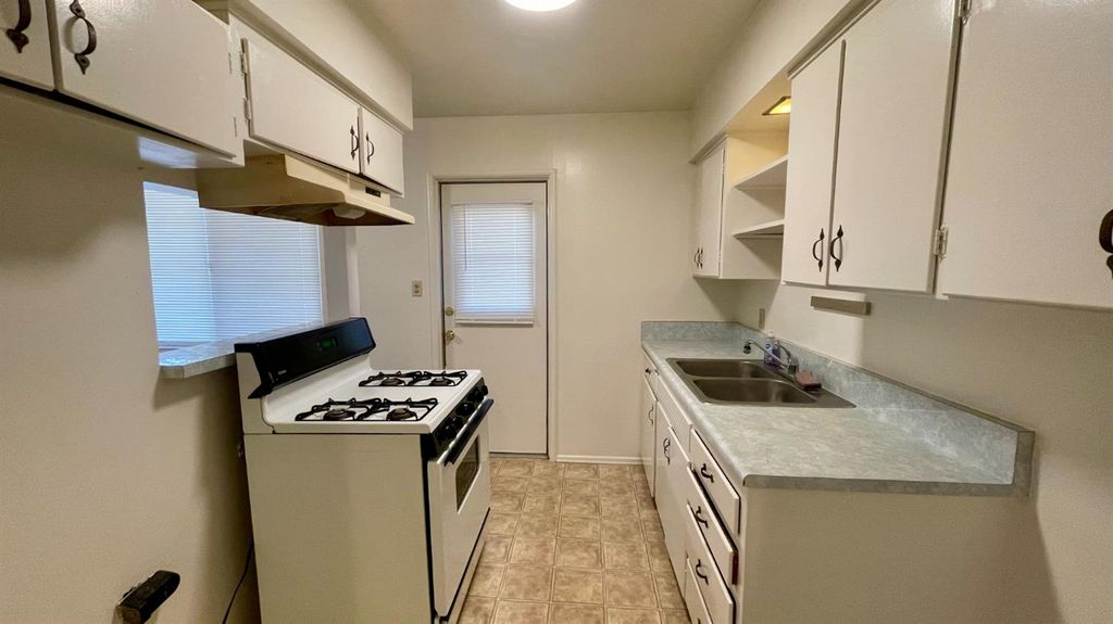 Image 6 of property listing at 1412 Rodgers Road, Hanford, CA 93230