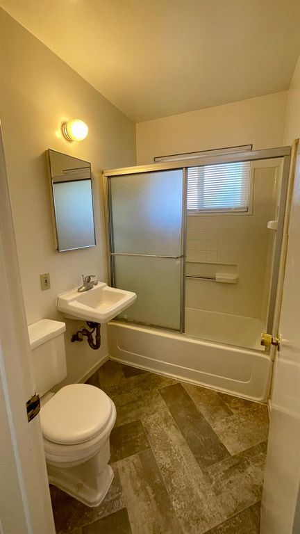 Image 9 of property listing at 1412 Rodgers Road, Hanford, CA 93230