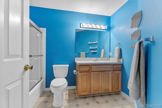 5457 Greenway Drive, Trenton, MI 48183