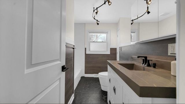 2698 County Line, Lake Station, IN 46405