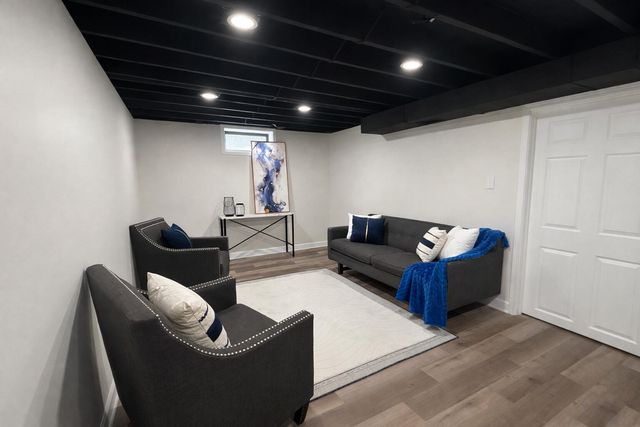 2698 County Line, Lake Station, IN 46405