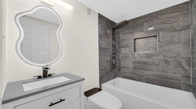 2698 County Line, Lake Station, IN 46405