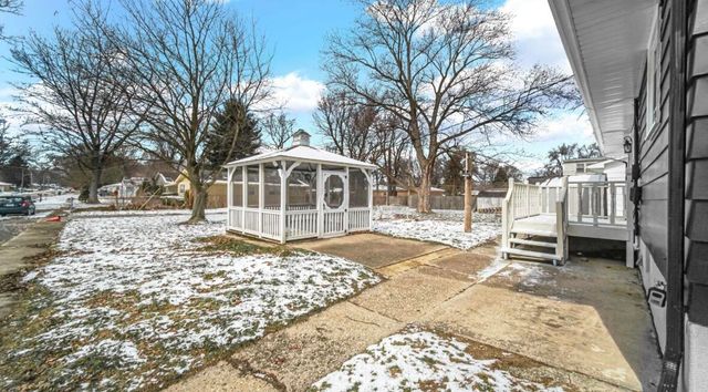 2698 County Line, Lake Station, IN 46405