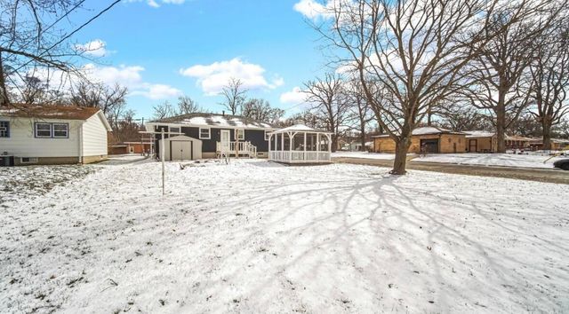 2698 County Line, Lake Station, IN 46405