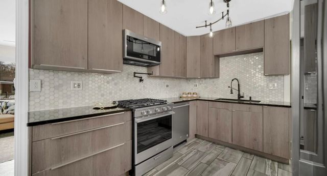 2698 County Line, Lake Station, IN 46405