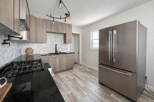 2698 County Line, Lake Station, IN 46405