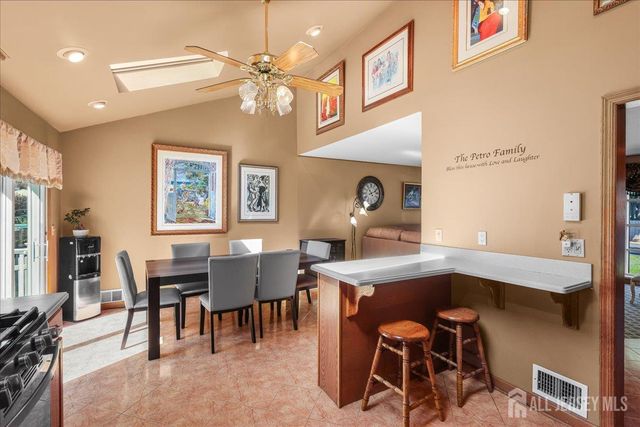 65 Hunter Lane, Woodbridge Proper, NJ 07095