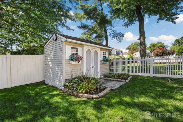 65 Hunter Lane, Woodbridge Proper, NJ 07095