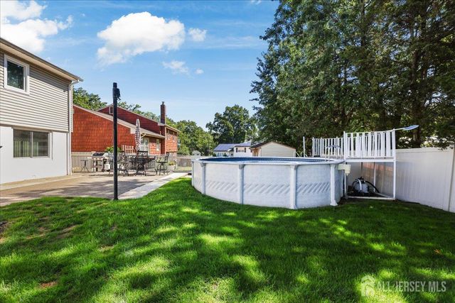65 Hunter Lane, Woodbridge Proper, NJ 07095