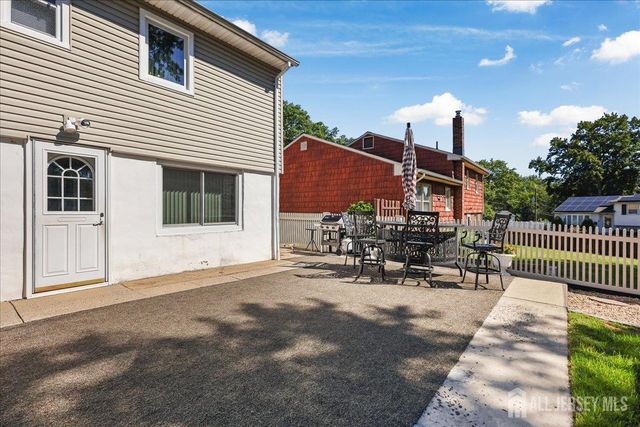 65 Hunter Lane, Woodbridge Proper, NJ 07095