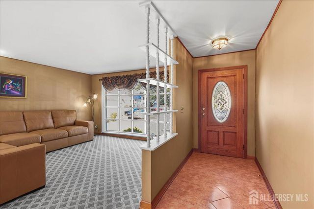 65 Hunter Lane, Woodbridge Proper, NJ 07095