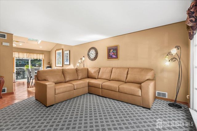 65 Hunter Lane, Woodbridge Proper, NJ 07095
