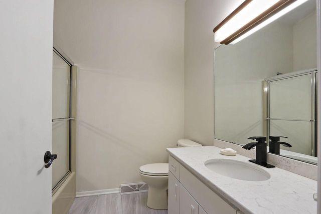 8124 W Imperial DRIVE, Franklin, WI 53132