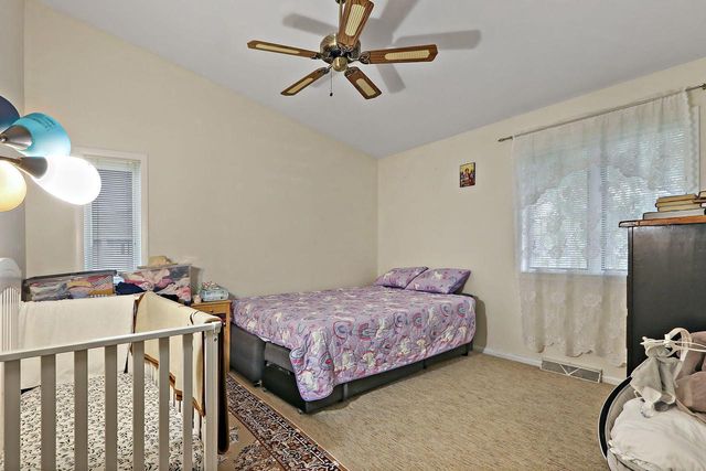 8124 W Imperial DRIVE, Franklin, WI 53132