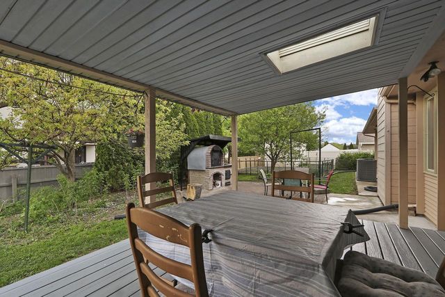 8124 W Imperial DRIVE, Franklin, WI 53132