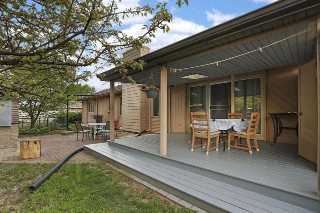 8124 W Imperial DRIVE, Franklin, WI 53132
