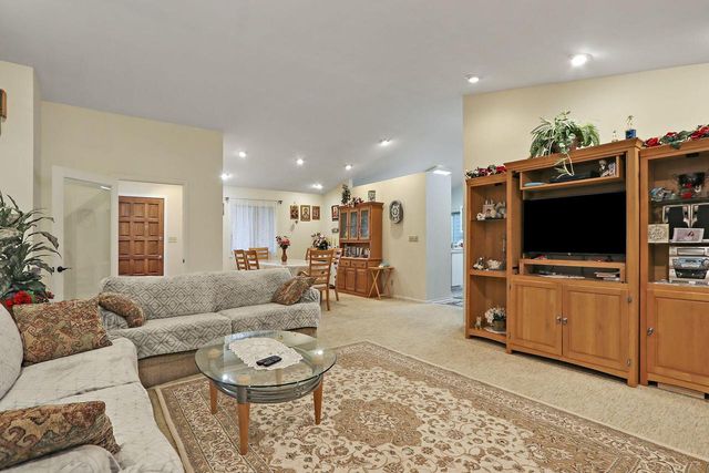 8124 W Imperial DRIVE, Franklin, WI 53132