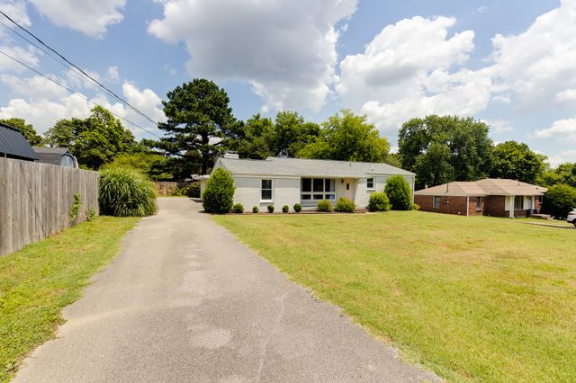 2826 Twin Lawn Dr, Nashville, TN 37214