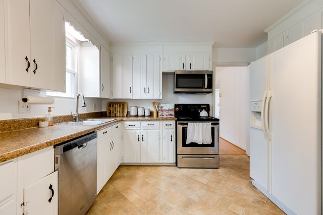 2826 Twin Lawn Dr, Nashville, TN 37214