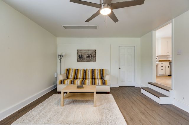 2826 Twin Lawn Dr, Nashville, TN 37214