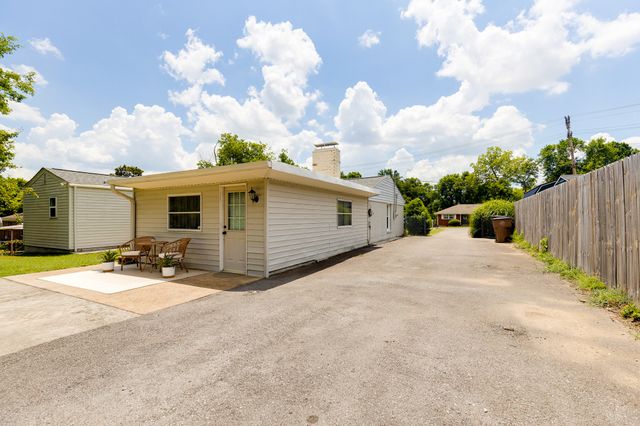 2826 Twin Lawn Dr, Nashville, TN 37214