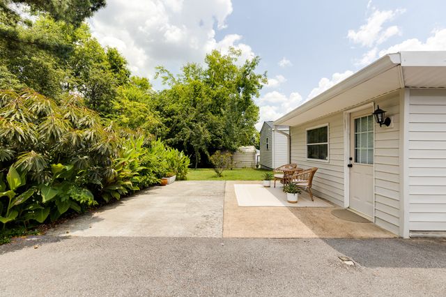 2826 Twin Lawn Dr, Nashville, TN 37214
