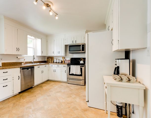 2826 Twin Lawn Dr, Nashville, TN 37214