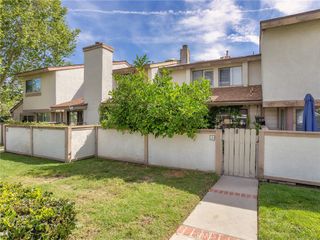 8348 Penfield Avenue 3, Winnetka, CA 91306