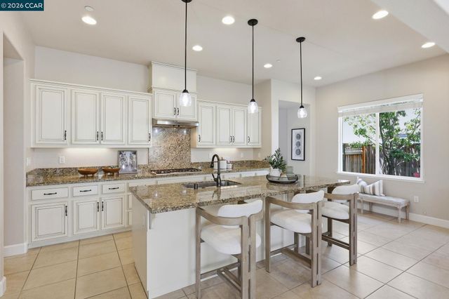 4658 Valley Vista Dr, Dublin, CA 94568