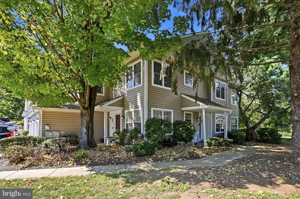 351 DANBURY LN, GLEN MILLS, PA 19342 — exterior