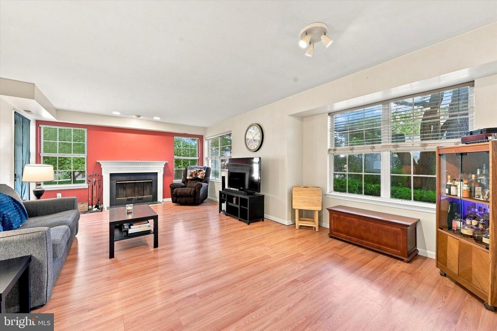 351 DANBURY LN, GLEN MILLS, PA 19342 — photo 2