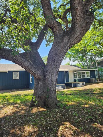 105 N Rhomberg ST, Burnet, TX 78611