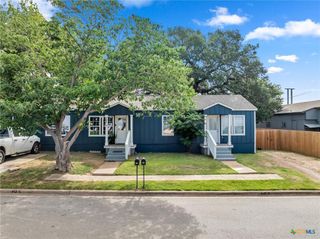 105 N Rhomberg ST, Burnet, TX 78611