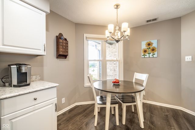 1525 Quail Glen Court, Carmel, IN 46032