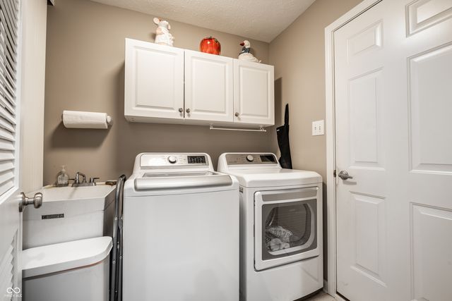 1525 Quail Glen Court, Carmel, IN 46032