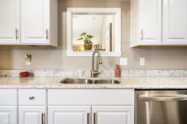 1525 Quail Glen Court, Carmel, IN 46032