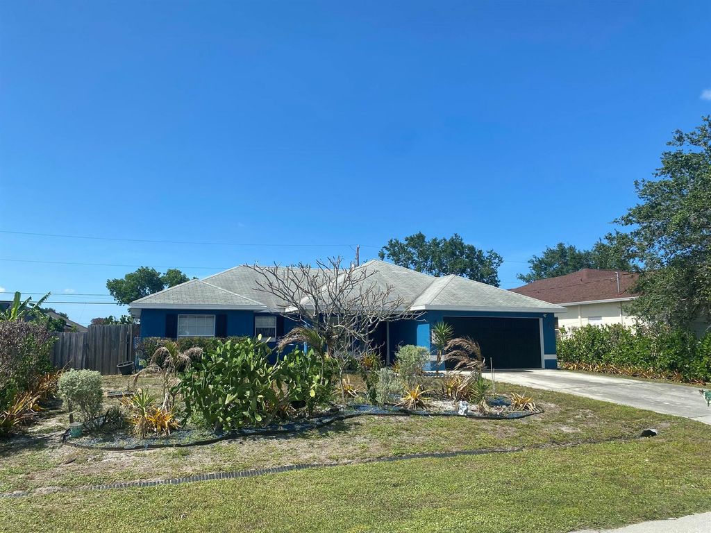 701 SW Sarazen Avenue, Port St. Lucie, FL 34953