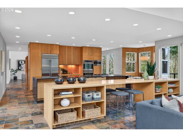 7616 Nw THOMPSON Rd, Portland, OR 97229