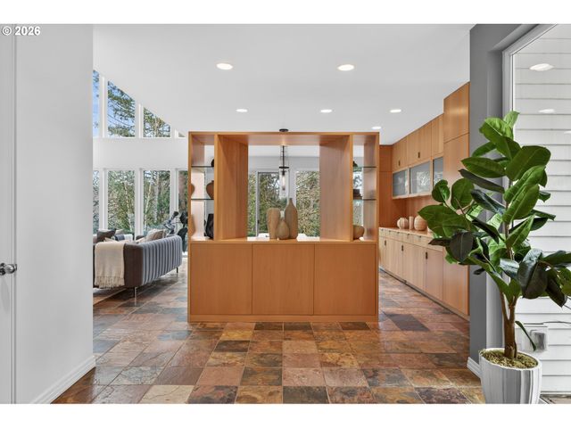 7616 Nw THOMPSON Rd, Portland, OR 97229