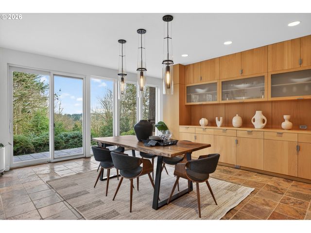 7616 Nw THOMPSON Rd, Portland, OR 97229