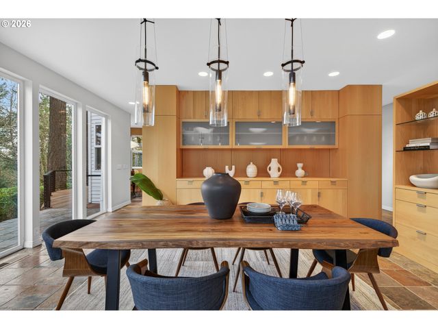 7616 Nw THOMPSON Rd, Portland, OR 97229