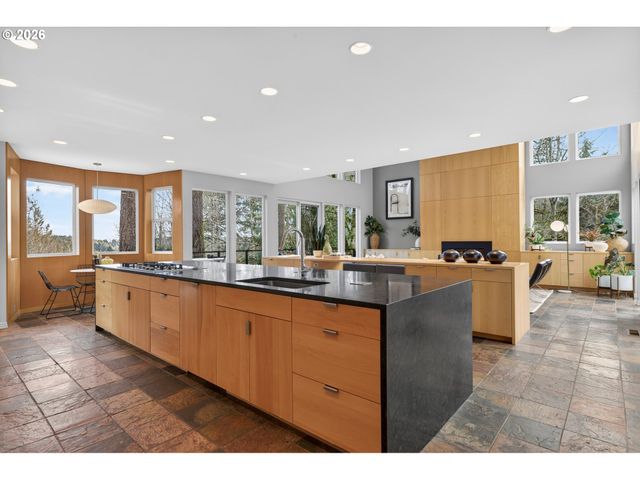 7616 Nw THOMPSON Rd, Portland, OR 97229