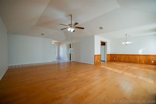 1601 N Detroit Avenue, Tulsa, OK 74106